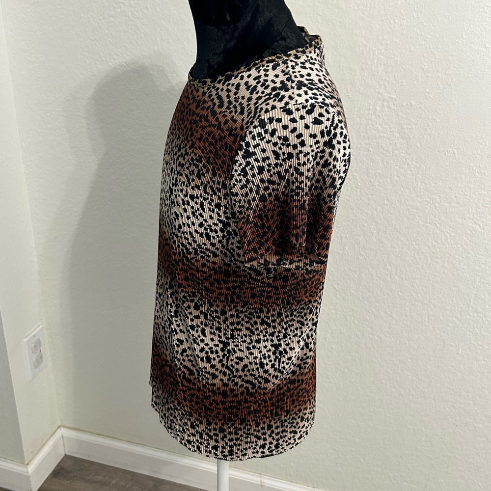 Nicola Animal Print Crinkle Knit Blouse - Picture 2 of 8
